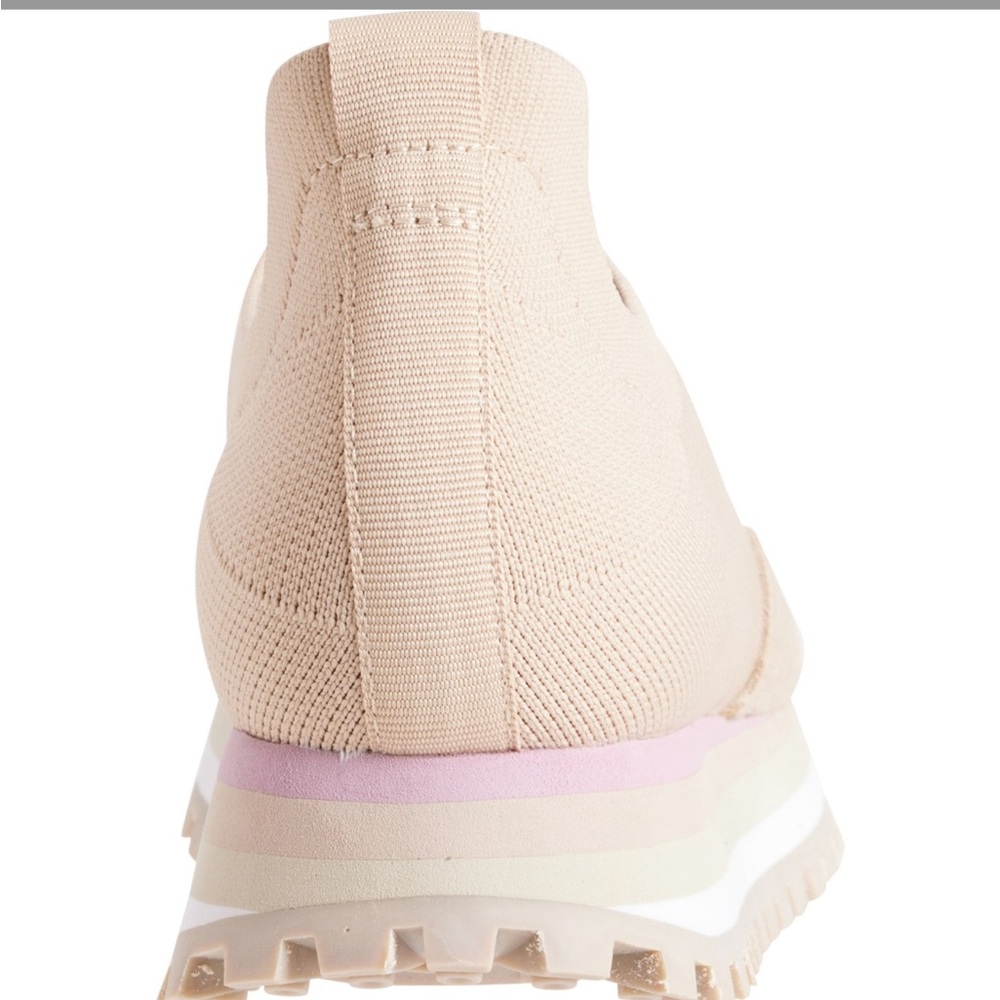 Blondo new in box slip on sneakers waterproof sand color - Picture 3 of 14